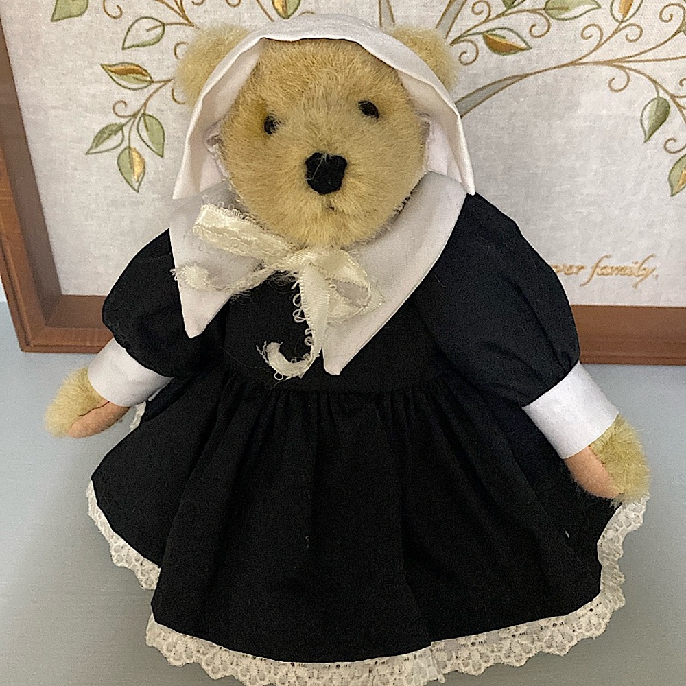 FINAL SALE!! 1980s Muffy Vanderbear Collection Thanksgiving Bear Pilgrim